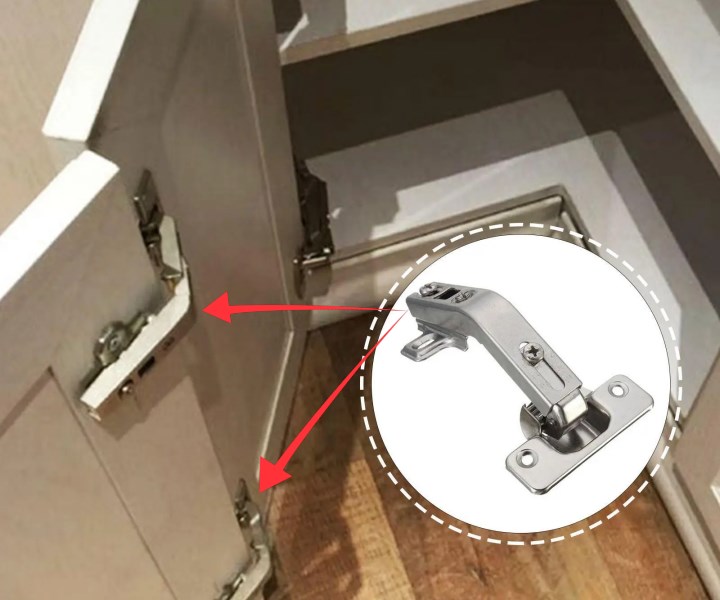 Metalla 135° Bi-fold Corner Hinges Fitted